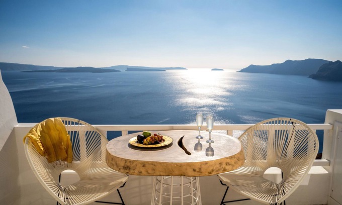 Oia Hotel | Delfini Villas