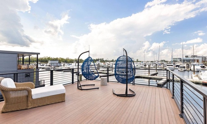 Wilmington Boat Rental | Delight @ The Cove Riverwalk Villas