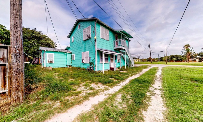 Aransas Pass House | Delightful dog-friendly getaway with large yard - near beaches, parks, & trails