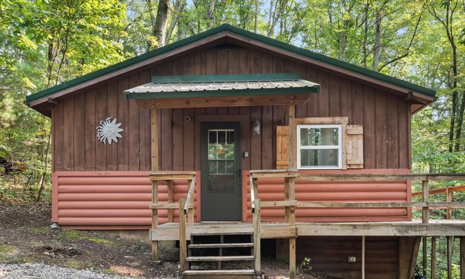 Rockbridge Cabin | Delightful secluded 3BR cabin/hot tub/fire pit/deck, in Hocking Hills