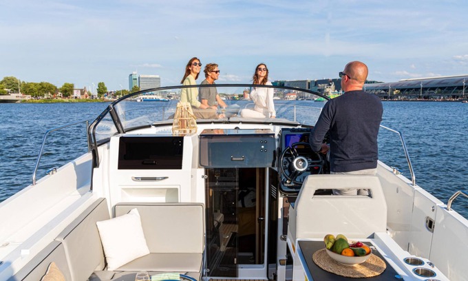Grou Apartment | Delphia 10 Lounge een Uniek Verblijf op het Water met Veel Mogelijkheden