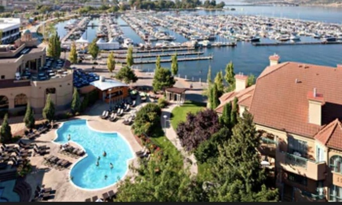 Kelowna Central Business District Apartment | Delta Grand Okanagan Residence Suite - Lakefront Downtown Kelowna