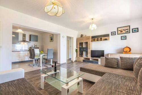 Dugi Rat Apartment | Delux Sandy Beach (Duće)