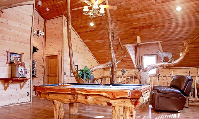 Pecks Mill Cabin | Deluxe 4 Bedroom Log Cabin