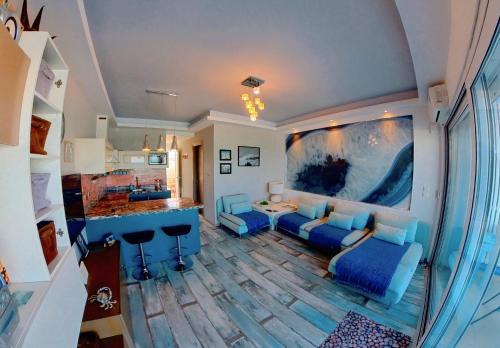 Haraki Apartment | Deluxe Beach Apartment- Sleeps 2 & Private Terrace