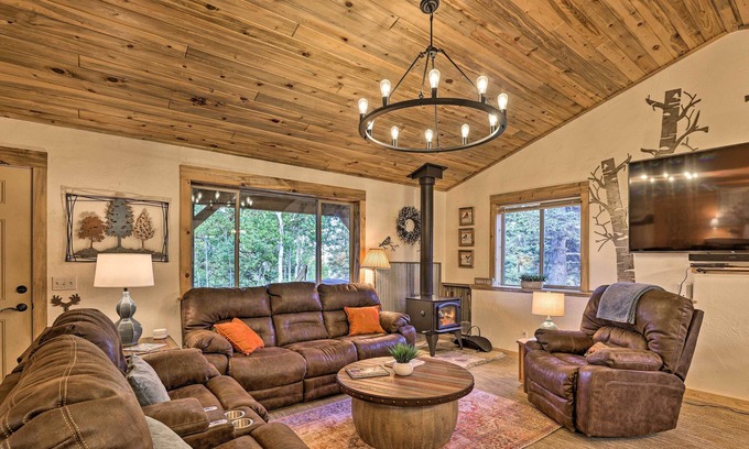 Indian Mountain Cabin | Deluxe Rocky Mountain Hideaway in Como w/ Hot Tub!