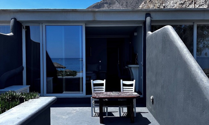 Perissa Hotel | Demilmar Luxury Suites