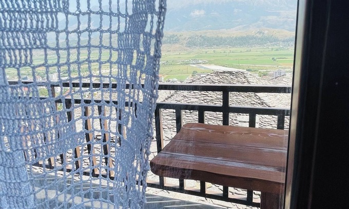 Gjirokaster House | Denis Guest House