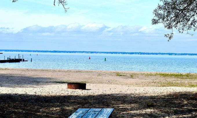 Tawas City Cottage | (Depine) Cozy 3 Bedroom Cottage LAKEFRONT/BEACHFRONT - PETS OK