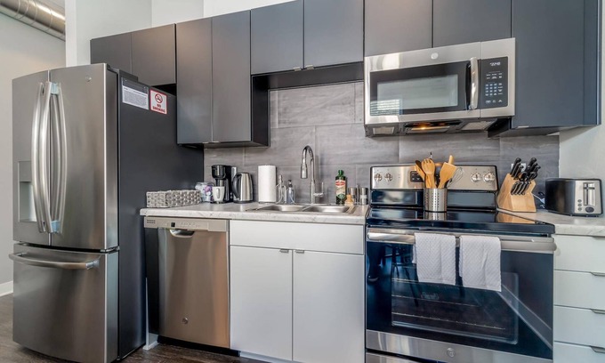 Downtown Des Moines Apartment | Des Moines Amazing 1BD 1BA Downtown Apartment