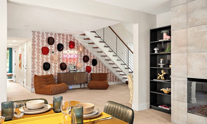 Parker Lane House | Desert Disco - 4BR Mid-Century Modern Design