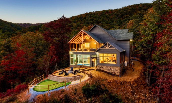 Gatlinburg - Pigeon Forge Cabin | Designer 5BR Retreat | Pool, Putting Green, Views