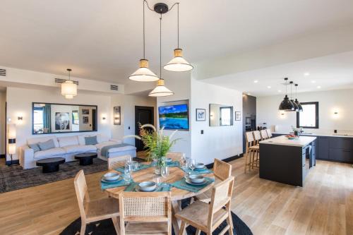 Maho Apartment | Designers Delight 3 BR w Pool Gym Tennis Courts