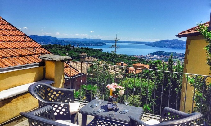 Vignone House | Detached 6½-room house with 2 terraces, a hillside garden, a balcony and a roof terrace