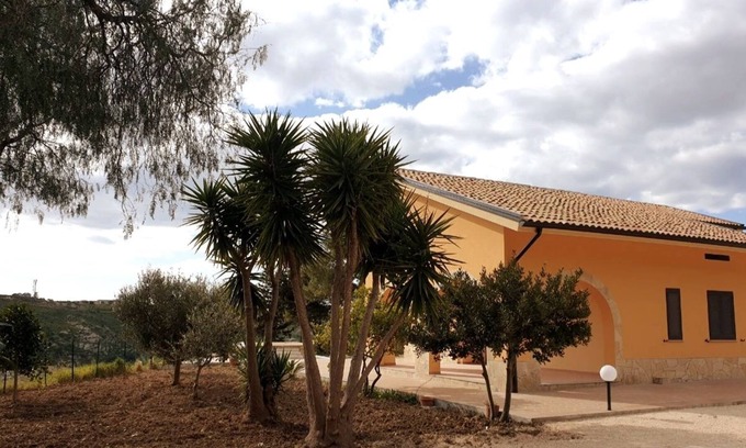 Montallegro Villa | Detached house near the sea and the land