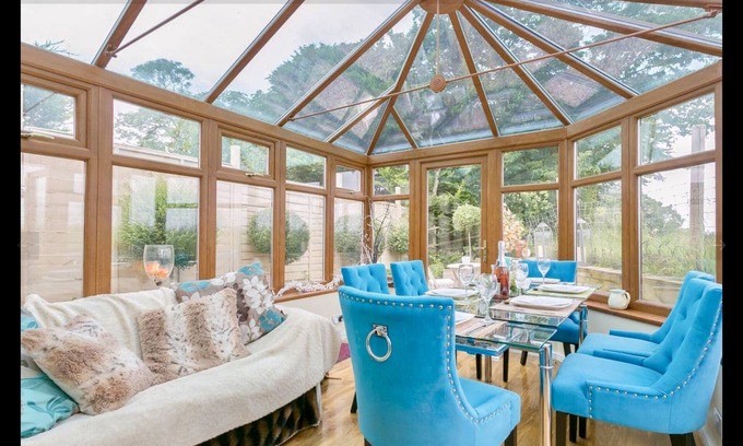 Willesborough Cottage | Detached Thatched cottage in a truly magical setting sleeps up to 6 persons