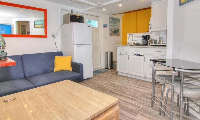 Treasure Island Hotel | Detlow's Treasured Cottages 4