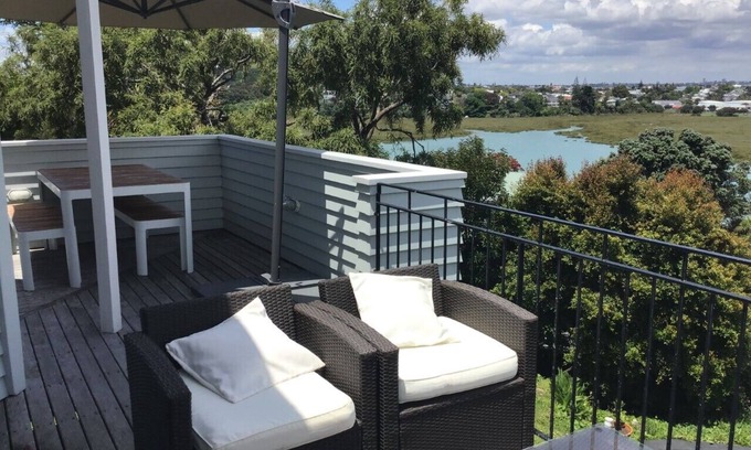 Devonport House | Devonport Bungalow with views
