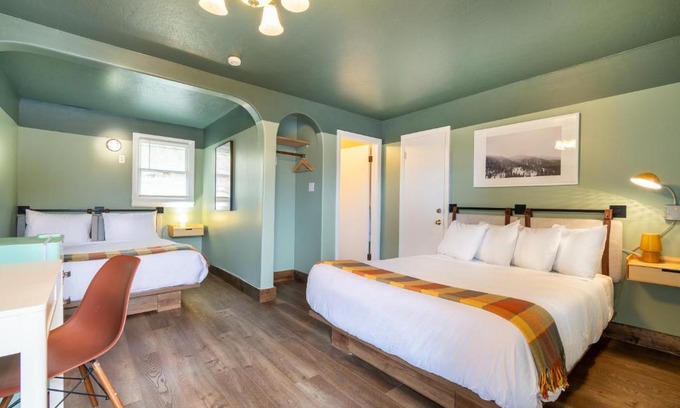 Plains Hotel | Dew Duck Inn