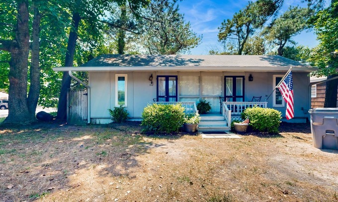 Rehoboth by the Sea House | Dewey Beach cottage 1 block from the beach, dog friendly