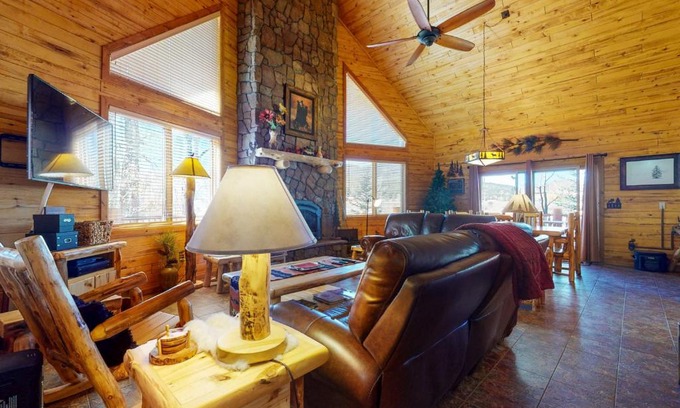 South Fork House | Diamond J's Riverside Retreat