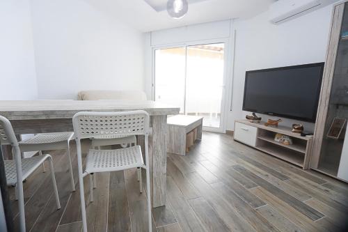 Salou City Centre Apartment | DIFFERENTFLATS Eucalyptus