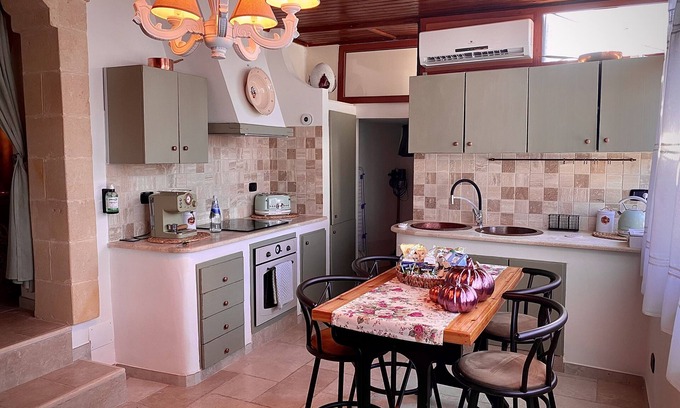 Centro Storico Bed & Breakfast | Dimore Deluxe nel Cuore del Borgo Santi Medici.ideale per Famiglie. Pet-friendly