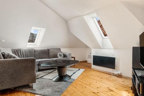 Bergen City Centre Apartment | Dinbnb Apartments I Historical Two-Floor Apartment with Rooftop Panorama I 1645 Heritage