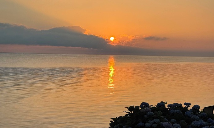 Fancher Cottage | Direct Lakefront Cottage, Modern 2-bedrm Cottage in Point Breeze with WiFi & AC