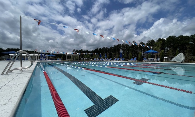 Summerville House | Discounted Pools Waterslide Playground King Suites