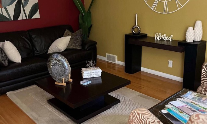 Oak Park House | Discover Oak Park charm, just a quick ride to MGM Grand