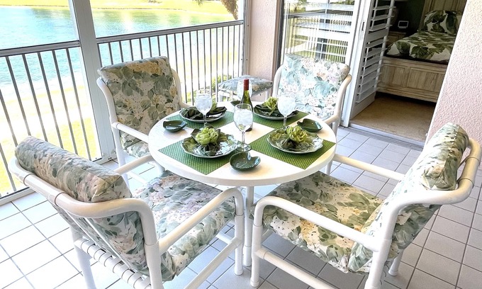 Jupiter Bay Condo | Discover your Slice of Sunshine in JUPITER BAY!