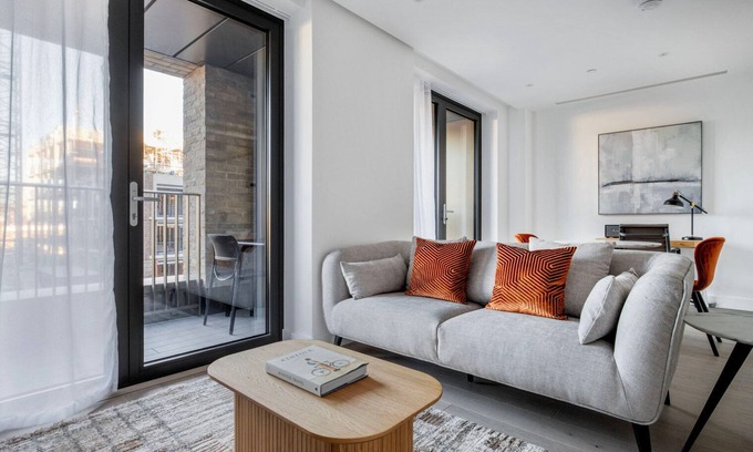 Clerkenwell Apartment | Divine Farringdon 1BR w/Gym & Pool, nr Restaurants, by Blueground