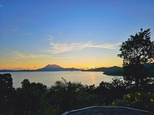Taytay Resort | DK2 Resorts - Waddy Bay Views - Fast Internet & Northern Palawan Gateway
