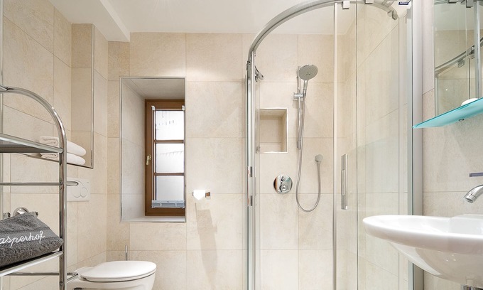 Hoetting Apartment | Do you know wild oak? This oak species is the main actor in this apartment ...