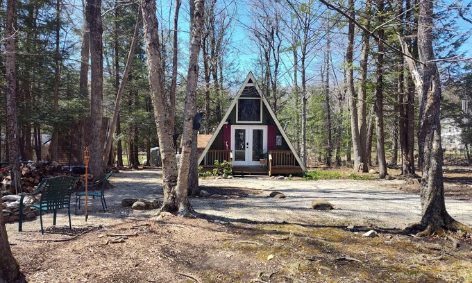 Sherwood Forest House | Dog Friendly A-Frame in the Berkshires! Walk to lake with beach access!