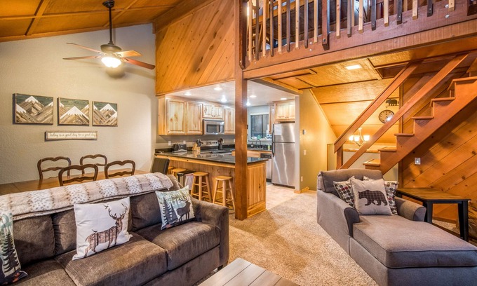Shaver Lake Condo | Dog-friendly condo w/an updated kitchen, furnished deck, shared pool, & hot tub