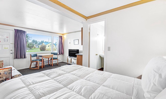 Westport House | Dog-friendly getaway for two with fast WiFi, kitchenette, & picnic tables