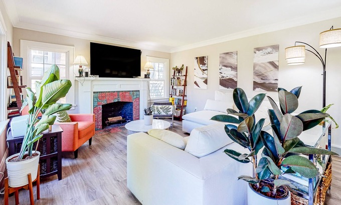 Hosford-Abernethy House | Dog-friendly home in prime SE Portland location - walk to Division/Hawthorne