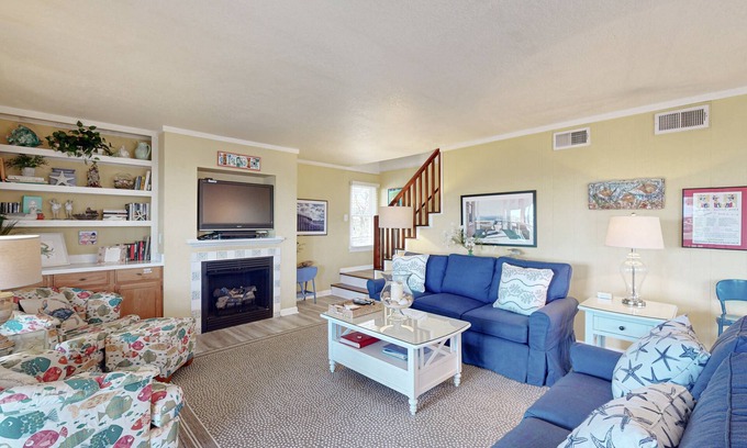 Indiantown Shores House | Dog-friendly House w/Water View, Free WiFi, AC, Private Hot Tub