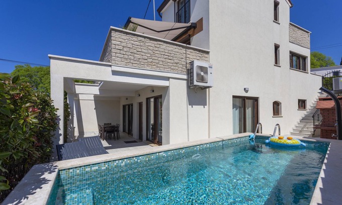 Mugeba Apartment | Dolce Vita Apartment 1 with Mini Private Pool