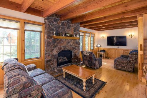 Lake Forest House | Dollar Point Lodge By Hauserman Rentals