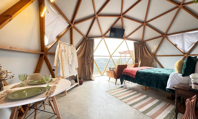 Campos do Jordao Cabin | Domo Geodésico com banheira
