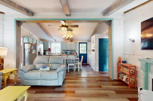 Frisco House | Don't Worry Beach Happy
