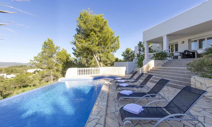 Sant Antoni de Portmany Villa | DOS MONOS