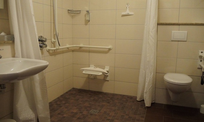 Karlshagen House | Double room 18 Max with terrace, wheelchair accessible - Usedom Bike - Hotel Max & Anna