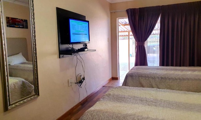 Mahikeng House | Double Room in Guesthouse, one of the select guesthouses in Mahikeng