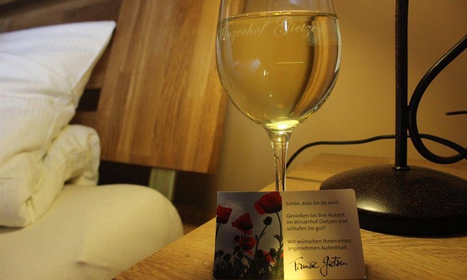 Hatzenport Hotel | Double room, shower or bath, toilet, no smoker
