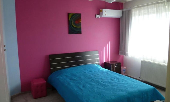 Nicosia House | Double room with ensuite bathroom at Datacom building