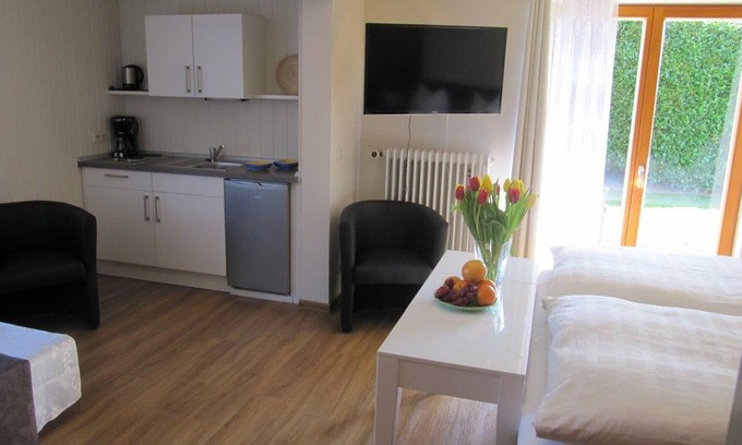 Nonnenhorn Apartment | Double room with kitchenette and sofa bed